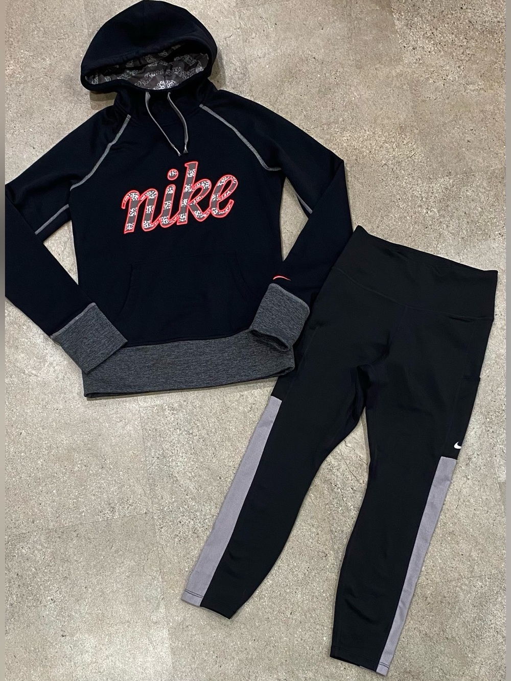 Women’s NIKE Therma & Dri Fit Hoodie Sweatshirt & Leggings, sz XS